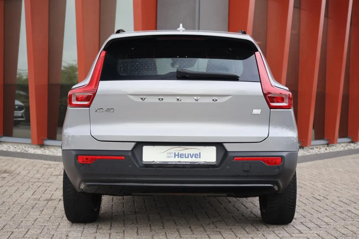T5 Ultimate Dark | Stoelverwarming | Trekhaak | Parkeercamera | BLIS | Pilot Assist | H/K | Keyless