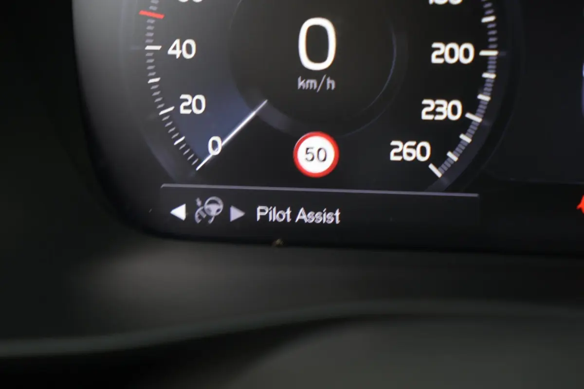 T5 Ultimate Dark | Stoelverwarming | Trekhaak | Parkeercamera | BLIS | Pilot Assist | H/K | Keyless