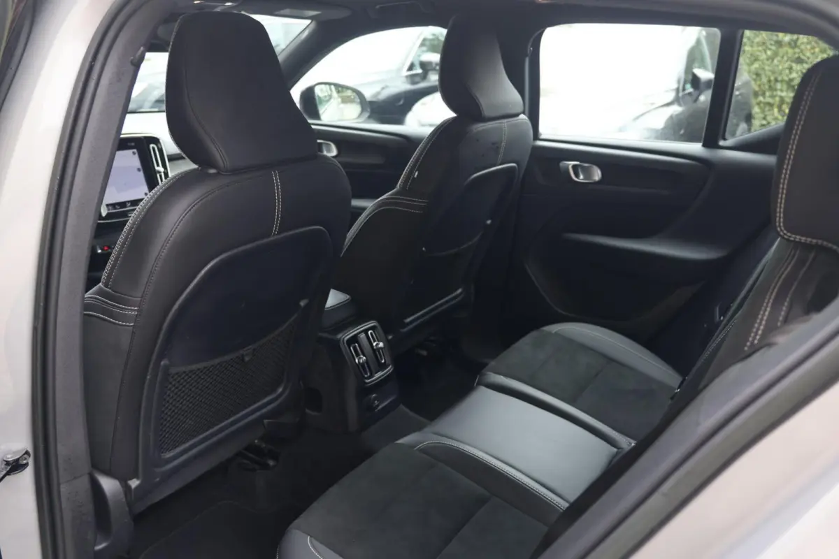 T5 Ultimate Dark | Stoelverwarming | Trekhaak | Parkeercamera | BLIS | Pilot Assist | H/K | Keyless