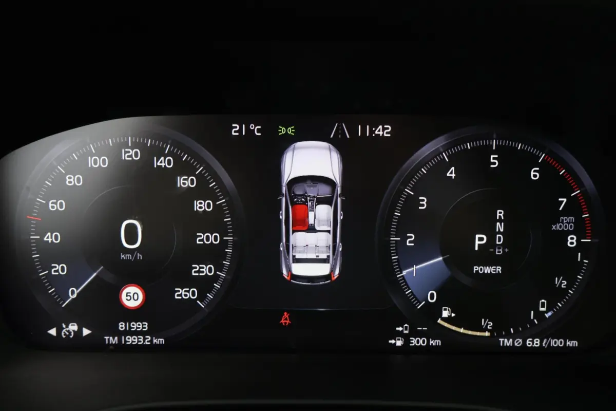 T5 Ultimate Dark | Stoelverwarming | Trekhaak | Parkeercamera | BLIS | Pilot Assist | H/K | Keyless