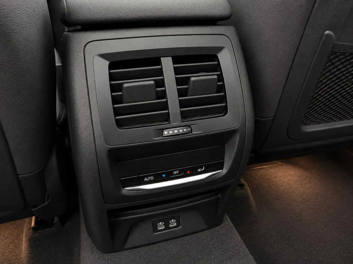 High Executive Edition 80 kWh SOH 98,6% Panoramadak Trekhaak Navigatie Apple CarPlay Android Auto Camera Parkeerhulp Adaptive Cruise Control Stoelverwarming Full Led Leder Climate Control Li