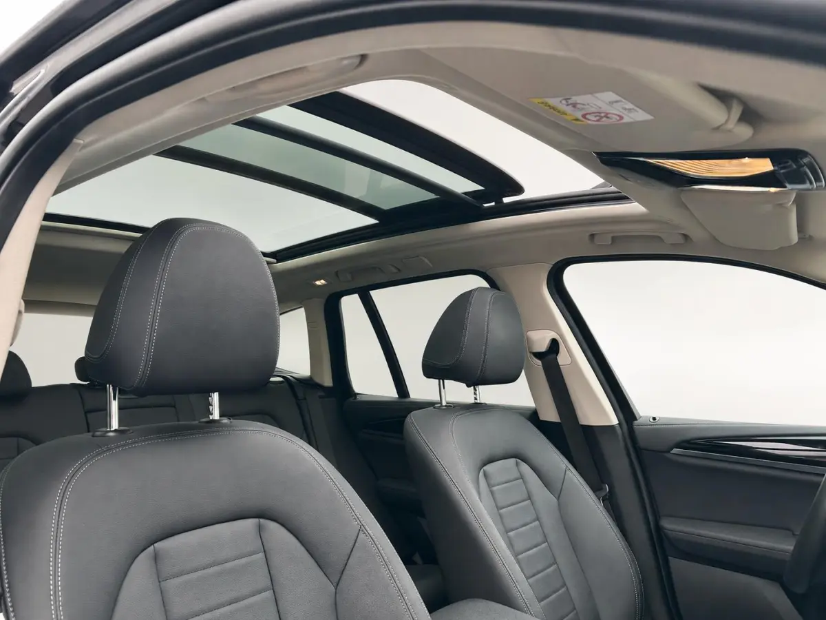 High Executive Edition 80 kWh SOH 98,6% Panoramadak Trekhaak Navigatie Apple CarPlay Android Auto Camera Parkeerhulp Adaptive Cruise Control Stoelverwarming Full Led Leder Climate Control Li