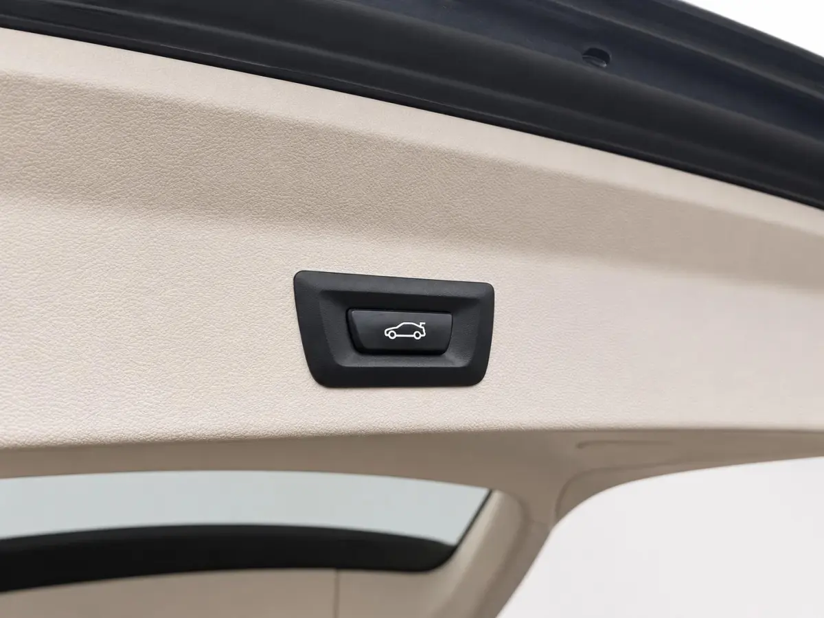 High Executive Edition 80 kWh SOH 98,6% Panoramadak Trekhaak Navigatie Apple CarPlay Android Auto Camera Parkeerhulp Adaptive Cruise Control Stoelverwarming Full Led Leder Climate Control Li