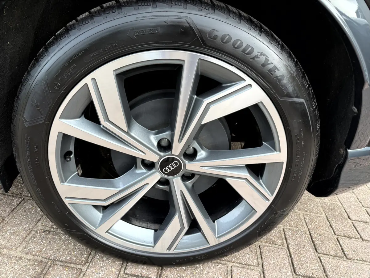 50 quattro 300pk Advanced edition 77 kWh SOH 91.9%, Camera, 20''Lmv, Trekhaak