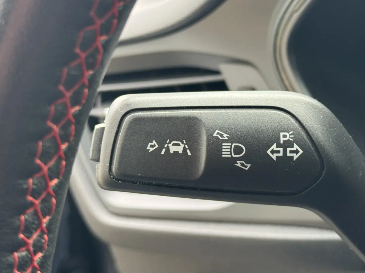 1.5 ST Line Head-up / Applecarplay / Keyless / Lane assit / camera /Adaptive Cruise / Full options