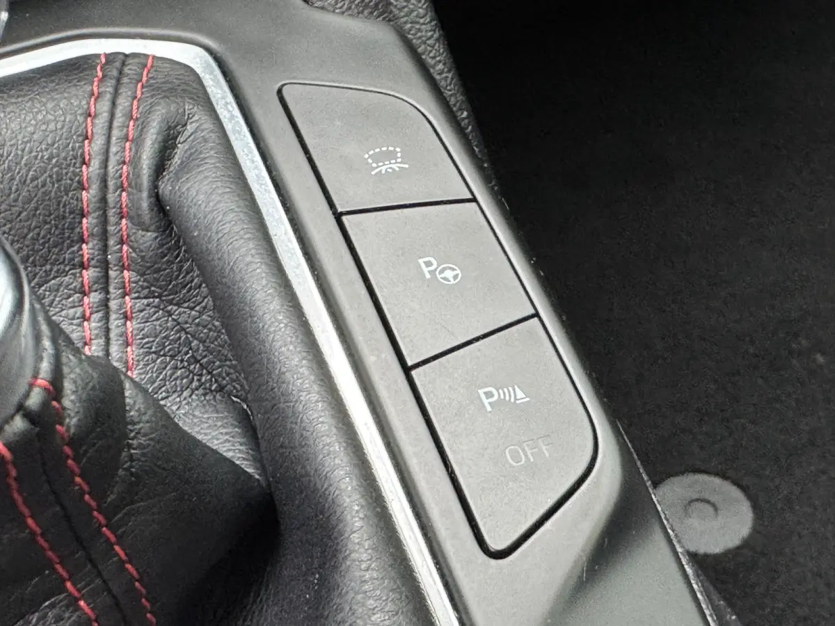 1.5 ST Line Head-up / Applecarplay / Keyless / Lane assit / camera /Adaptive Cruise / Full options