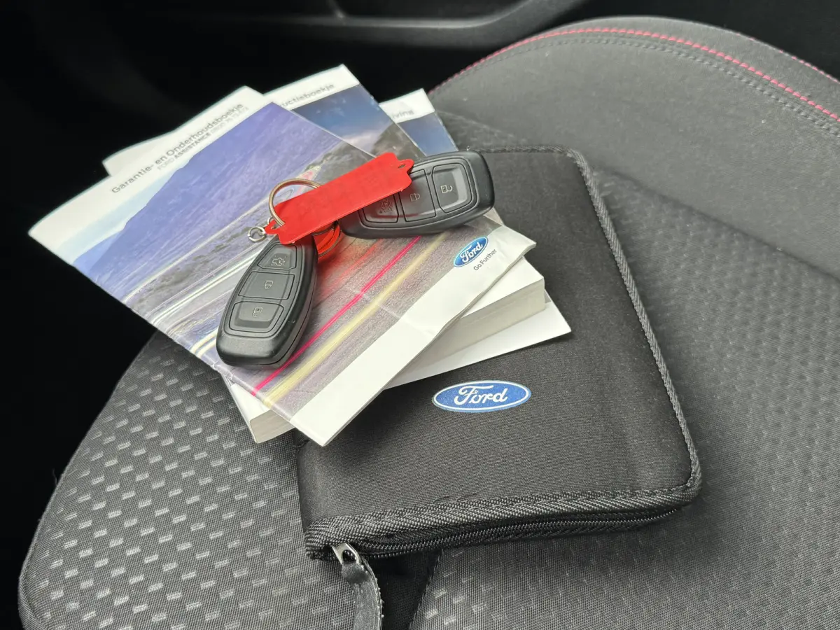 1.5 ST Line Head-up / Applecarplay / Keyless / Lane assit / camera /Adaptive Cruise / Full options
