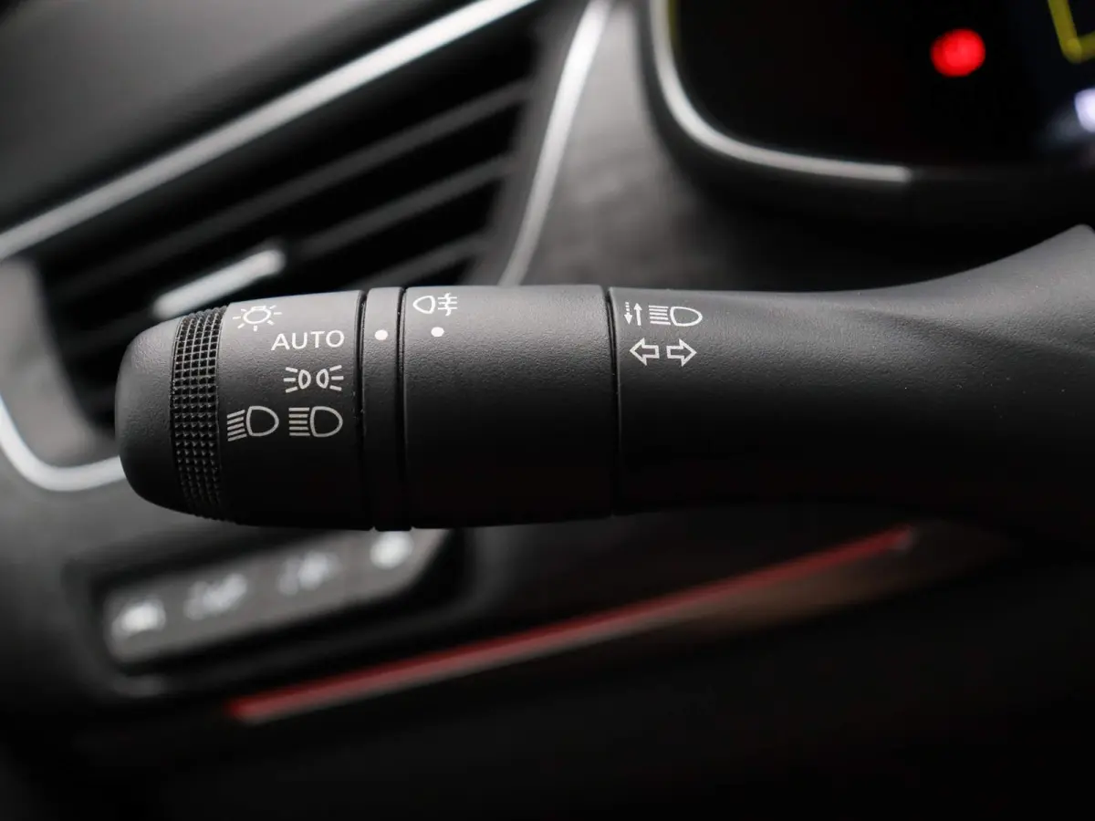 E-Tech full hybrid 145pk esprit Alpine | Adaptive cruise control | Stuur en stoelverwarming | Elektrisch verstelbare stoelen | Dodehoek detectie |