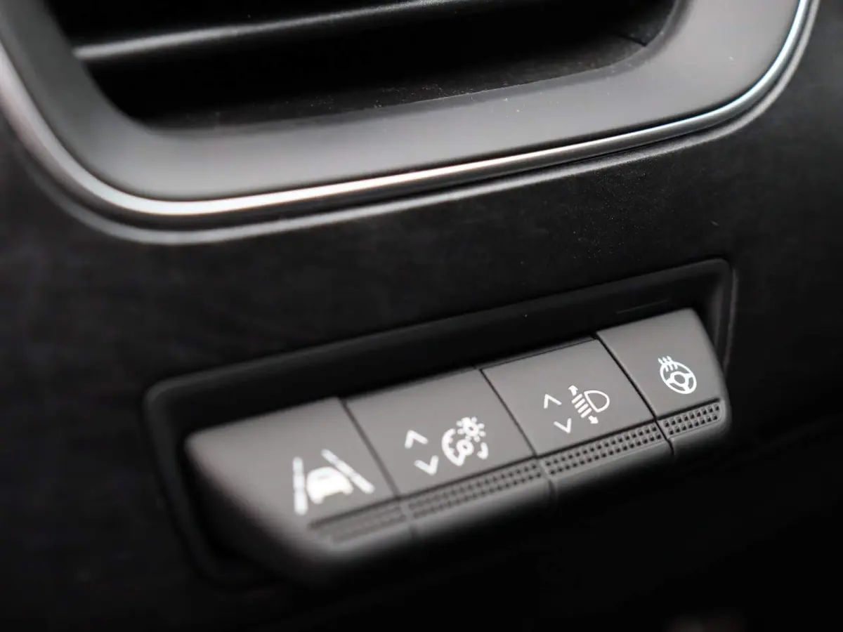 E-Tech full hybrid 145pk esprit Alpine | Adaptive cruise control | Stuur en stoelverwarming | Elektrisch verstelbare stoelen | Dodehoek detectie |