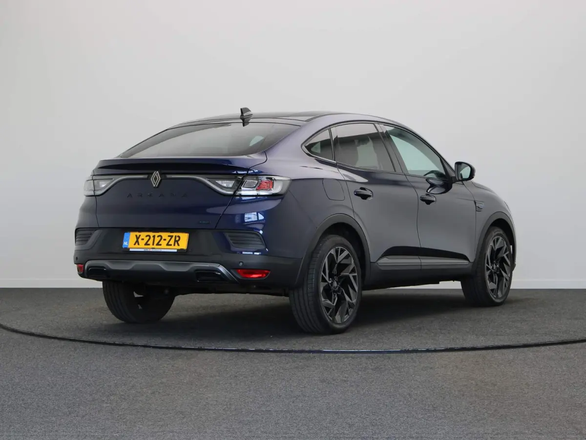 E-Tech full hybrid 145pk esprit Alpine | Adaptive cruise control | Stuur en stoelverwarming | Elektrisch verstelbare stoelen | Dodehoek detectie |
