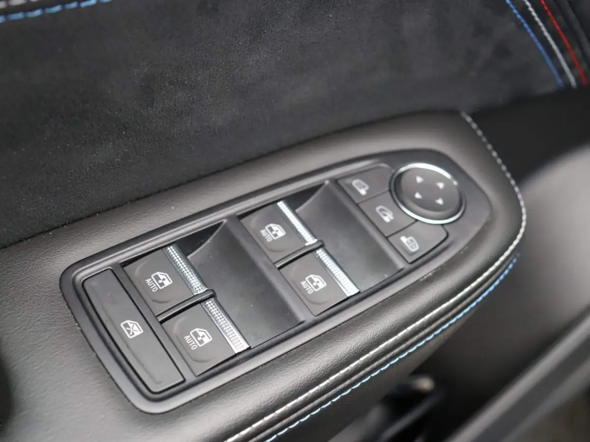 E-Tech full hybrid 145pk esprit Alpine | Adaptive cruise control | Stuur en stoelverwarming | Elektrisch verstelbare stoelen | Dodehoek detectie |