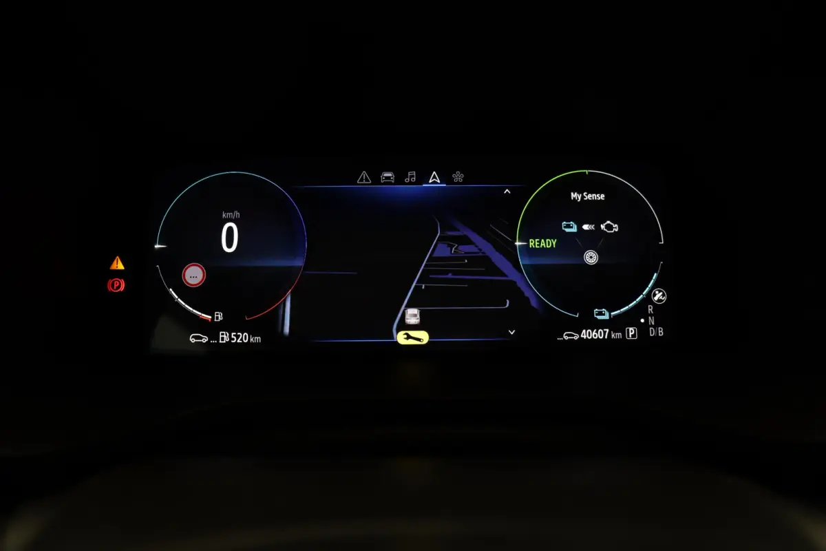 E-Tech full hybrid 145pk esprit Alpine | Adaptive cruise control | Stuur en stoelverwarming | Elektrisch verstelbare stoelen | Dodehoek detectie |