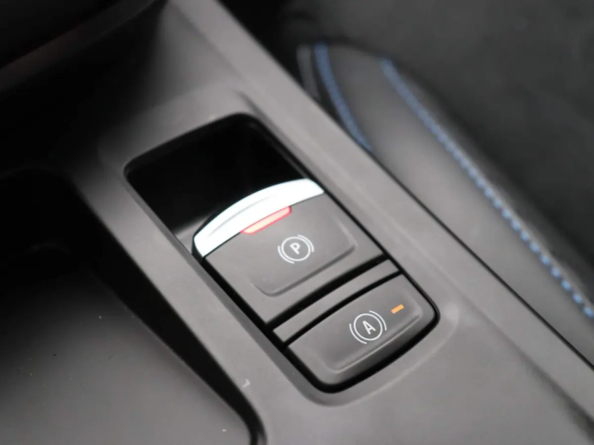 E-Tech full hybrid 145pk esprit Alpine | Adaptive cruise control | Stuur en stoelverwarming | Elektrisch verstelbare stoelen | Dodehoek detectie |