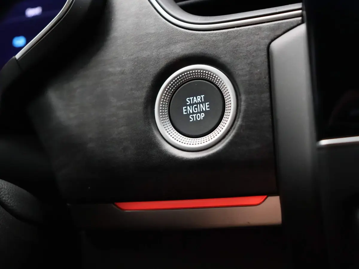 E-Tech full hybrid 145pk esprit Alpine | Adaptive cruise control | Stuur en stoelverwarming | Elektrisch verstelbare stoelen | Dodehoek detectie |
