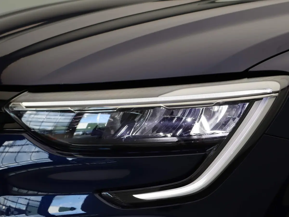 E-Tech full hybrid 145pk esprit Alpine | Adaptive cruise control | Stuur en stoelverwarming | Elektrisch verstelbare stoelen | Dodehoek detectie |