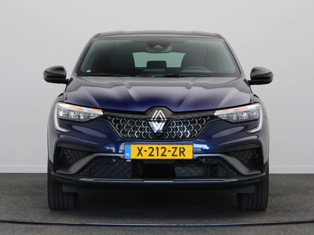E-Tech full hybrid 145pk esprit Alpine | Adaptive cruise control | Stuur en stoelverwarming | Elektrisch verstelbare stoelen | Dodehoek detectie |