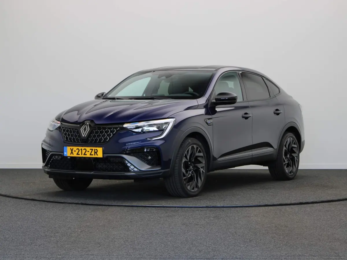 E-Tech full hybrid 145pk esprit Alpine | Adaptive cruise control | Stuur en stoelverwarming | Elektrisch verstelbare stoelen | Dodehoek detectie |