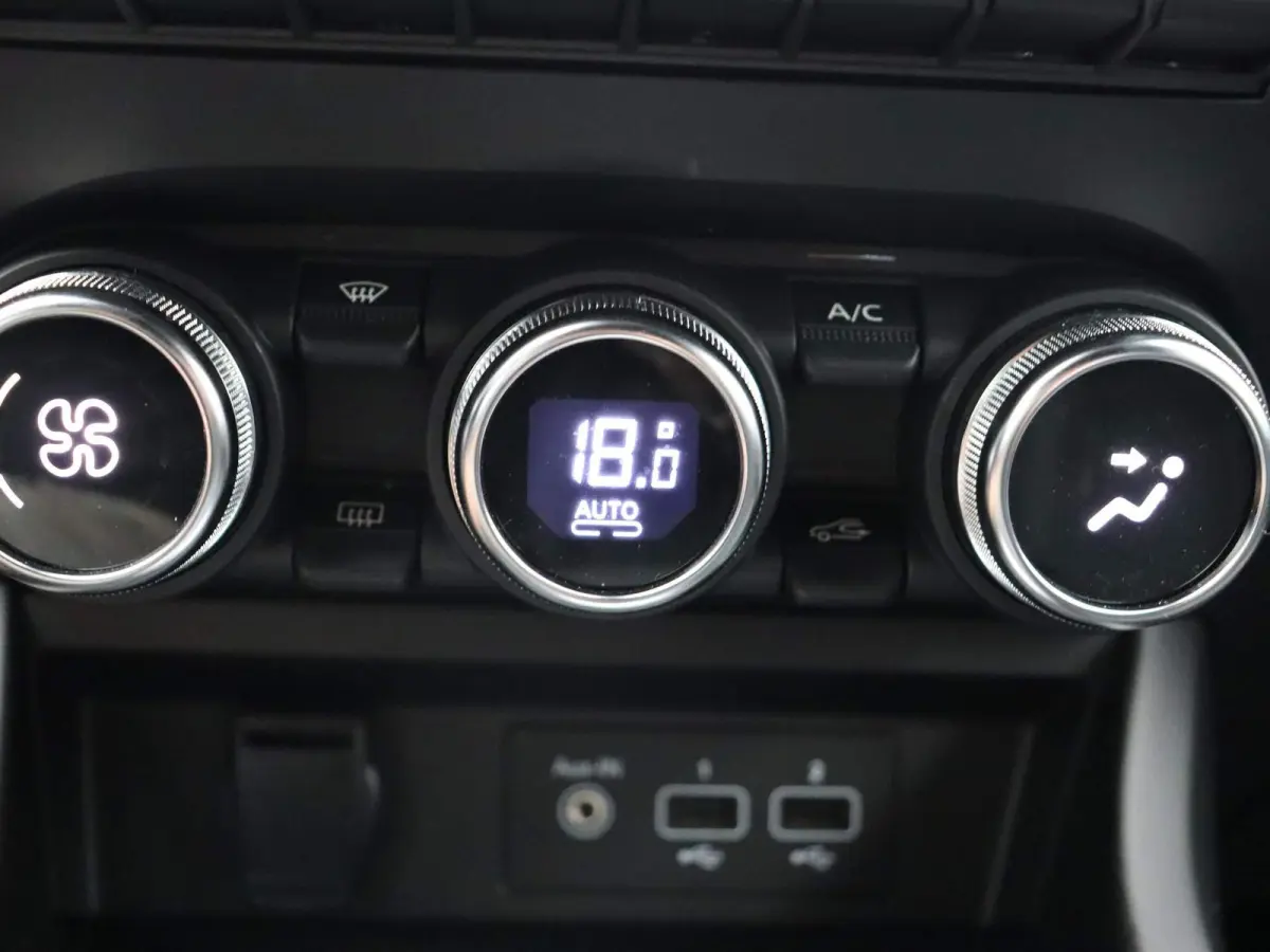 E-Tech full hybrid 145pk esprit Alpine | Adaptive cruise control | Stuur en stoelverwarming | Elektrisch verstelbare stoelen | Dodehoek detectie |