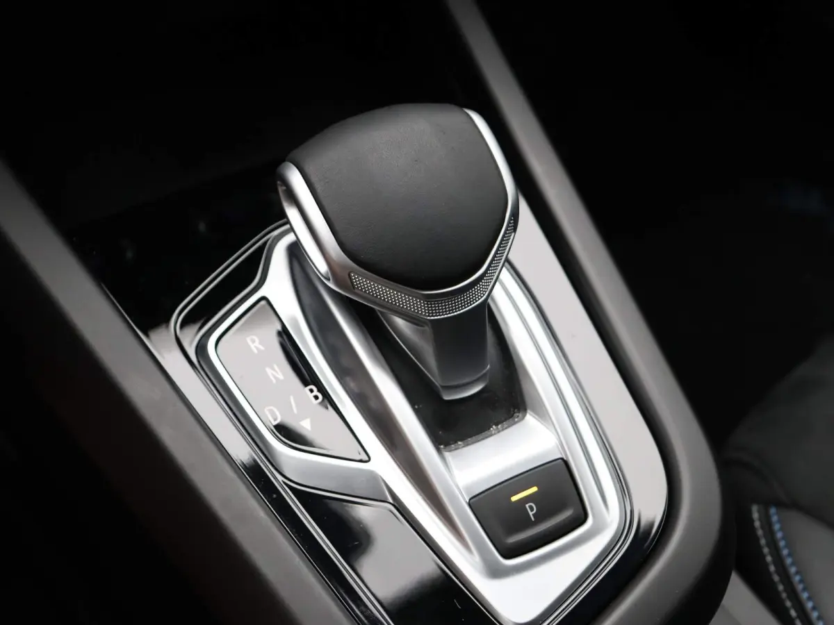E-Tech full hybrid 145pk esprit Alpine | Adaptive cruise control | Stuur en stoelverwarming | Elektrisch verstelbare stoelen | Dodehoek detectie |