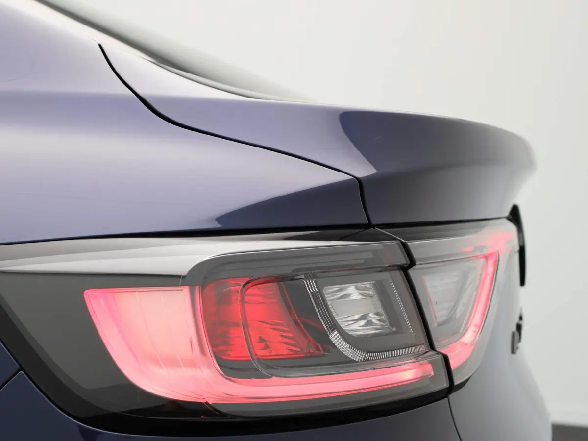 E-Tech full hybrid 145pk esprit Alpine | Adaptive cruise control | Stuur en stoelverwarming | Elektrisch verstelbare stoelen | Dodehoek detectie |