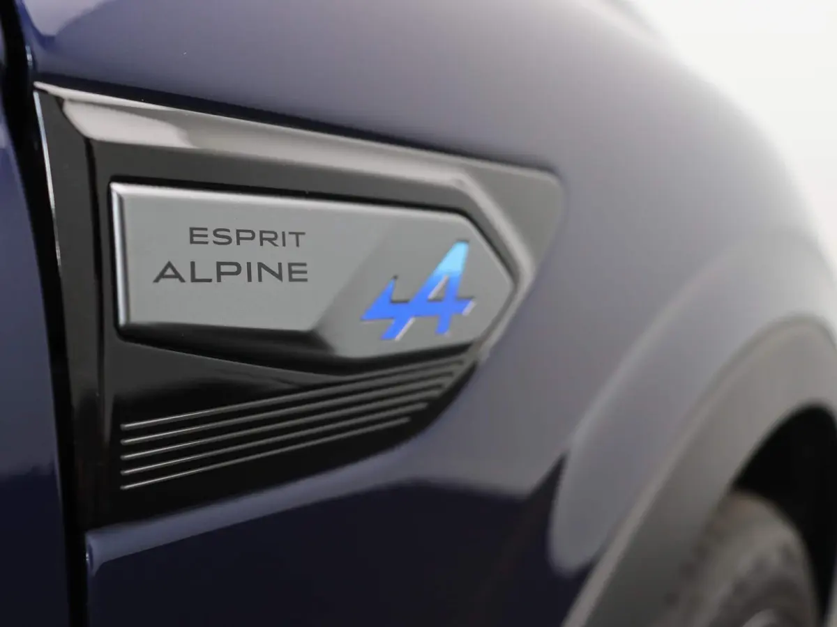 E-Tech full hybrid 145pk esprit Alpine | Adaptive cruise control | Stuur en stoelverwarming | Elektrisch verstelbare stoelen | Dodehoek detectie |