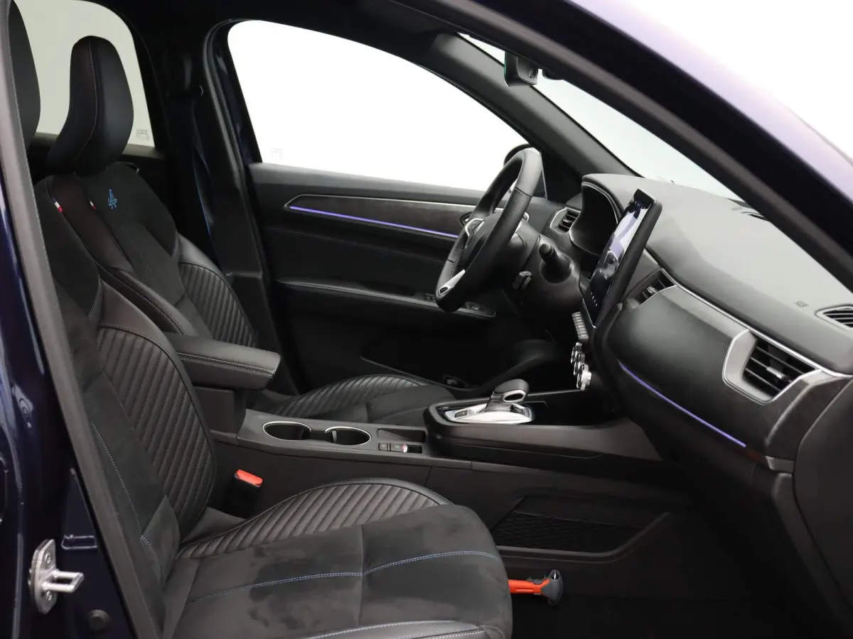 E-Tech full hybrid 145pk esprit Alpine | Adaptive cruise control | Stuur en stoelverwarming | Elektrisch verstelbare stoelen | Dodehoek detectie |