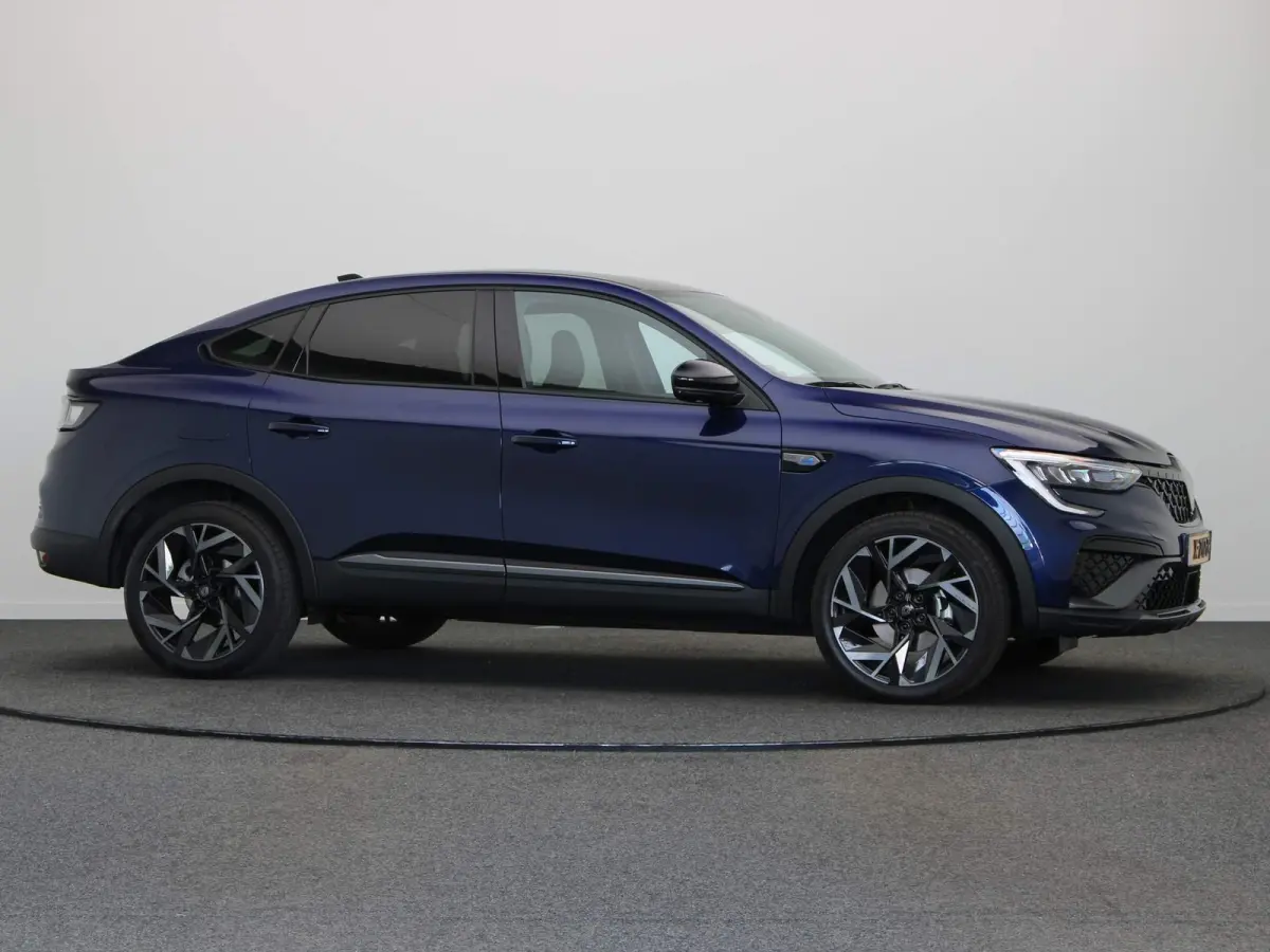 E-Tech full hybrid 145pk esprit Alpine | Adaptive cruise control | Stuur en stoelverwarming | Elektrisch verstelbare stoelen | Dodehoek detectie |