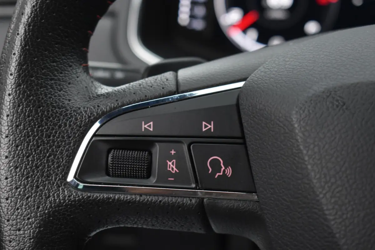 1.0 TSI FR Business Intense Plus Automaat | Carplay Navi | Digitaal Dashboard | LED | 12 mnd BOVAG garantie | Whatsapp 06-53188999