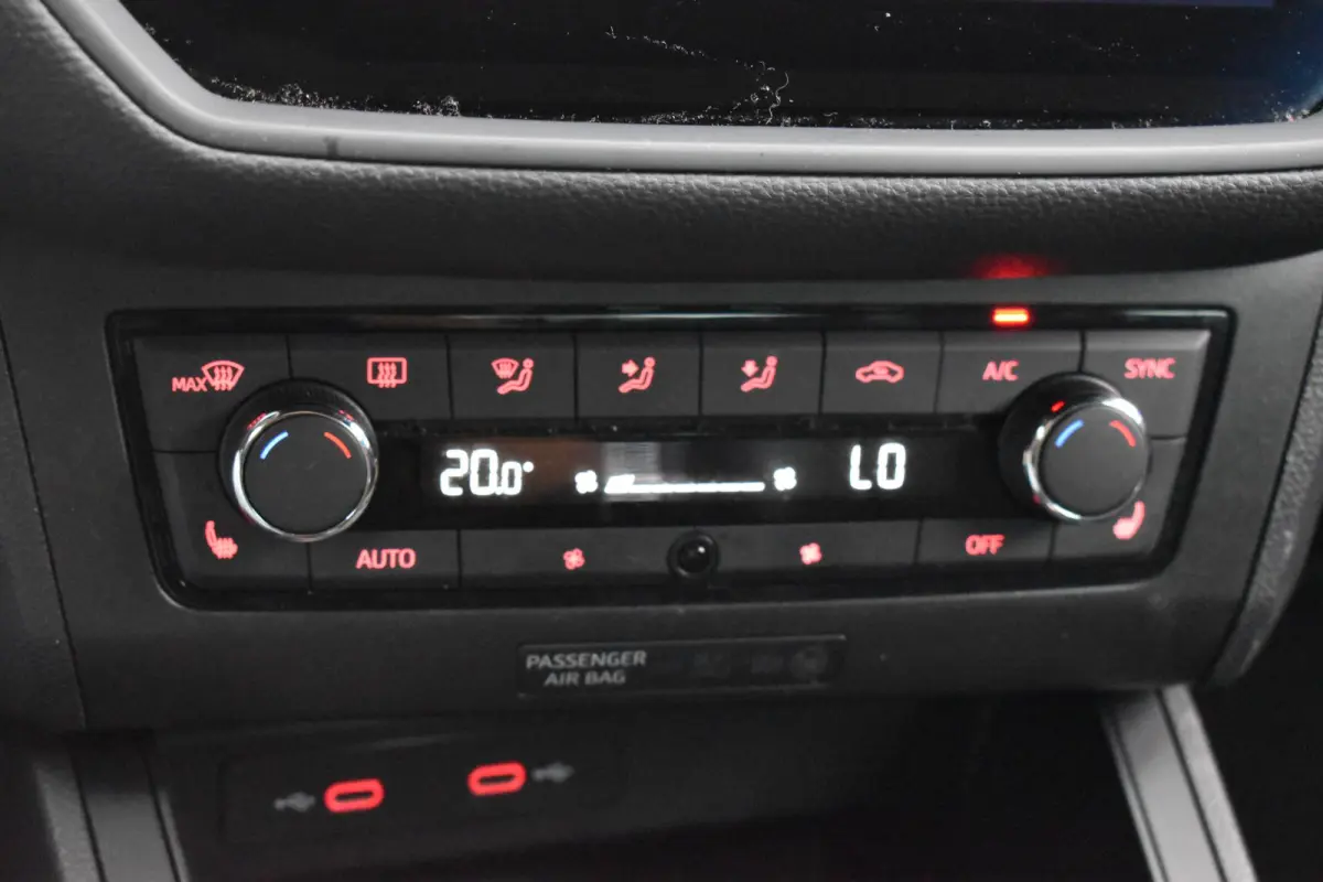 1.0 TSI FR Business Intense Plus Automaat | Carplay Navi | Digitaal Dashboard | LED | 12 mnd BOVAG garantie | Whatsapp 06-53188999