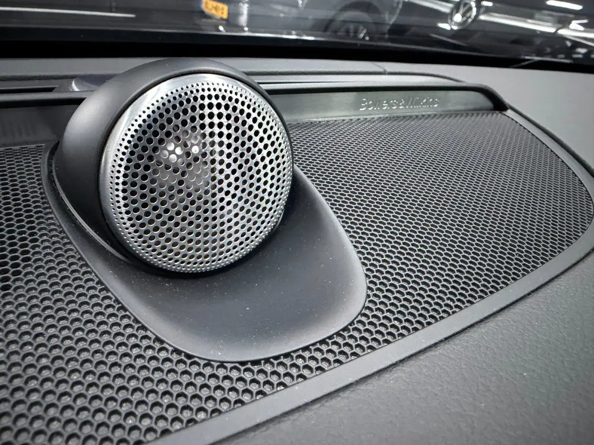 2.0 T8 Recharge AWD R-Design PANO/MASSAGE+M-LEDER/B&W/360CAM/NAVI/H-UP///