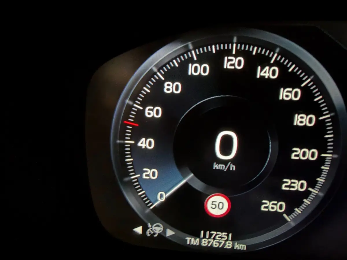 2.0 T8 Recharge AWD R-Design PANO/MASSAGE+M-LEDER/B&W/360CAM/NAVI/H-UP///