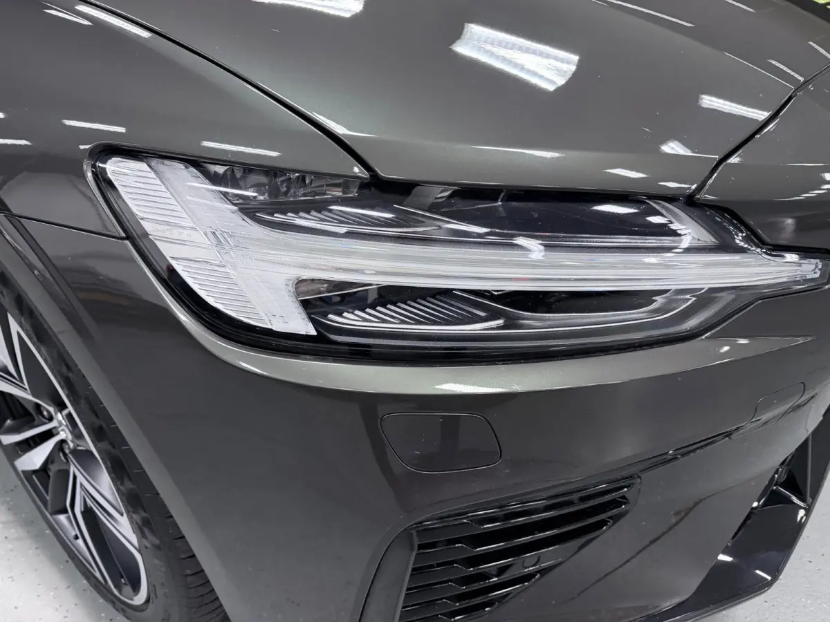 2.0 T8 Recharge AWD R-Design PANO/MASSAGE+M-LEDER/B&W/360CAM/NAVI/H-UP///