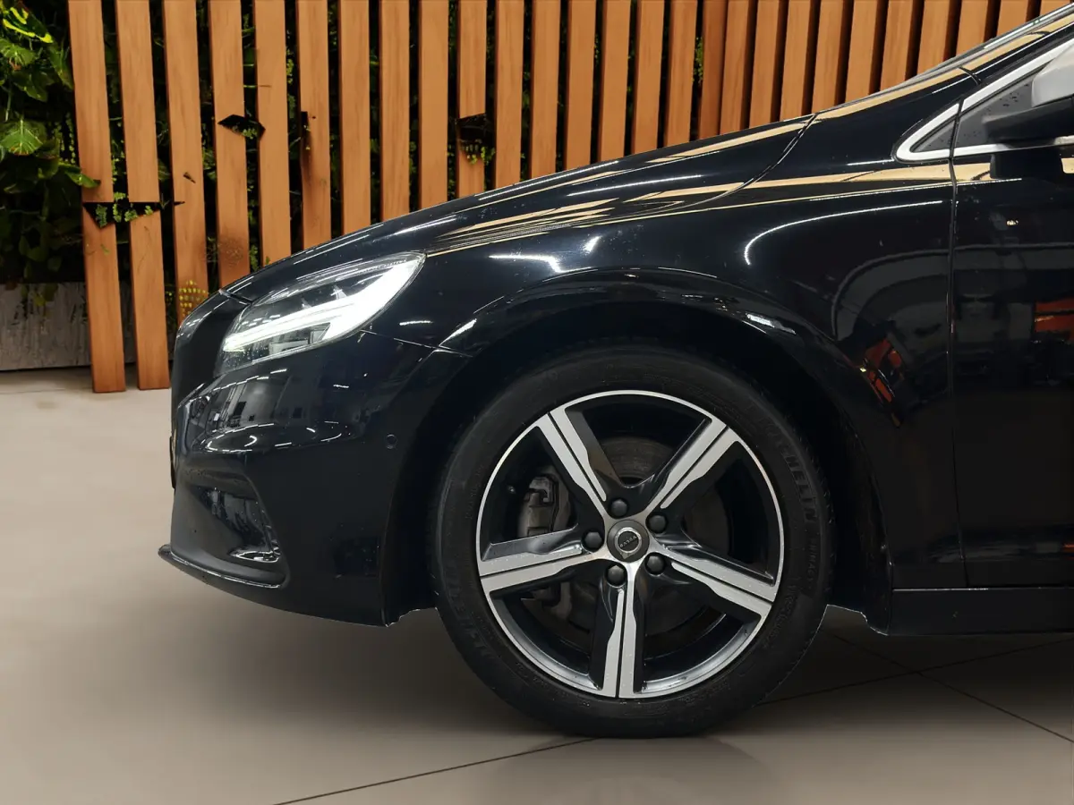 1.5 T3 Polar+ Sport | Panoramadak | Stoelverwarming | R-Design|