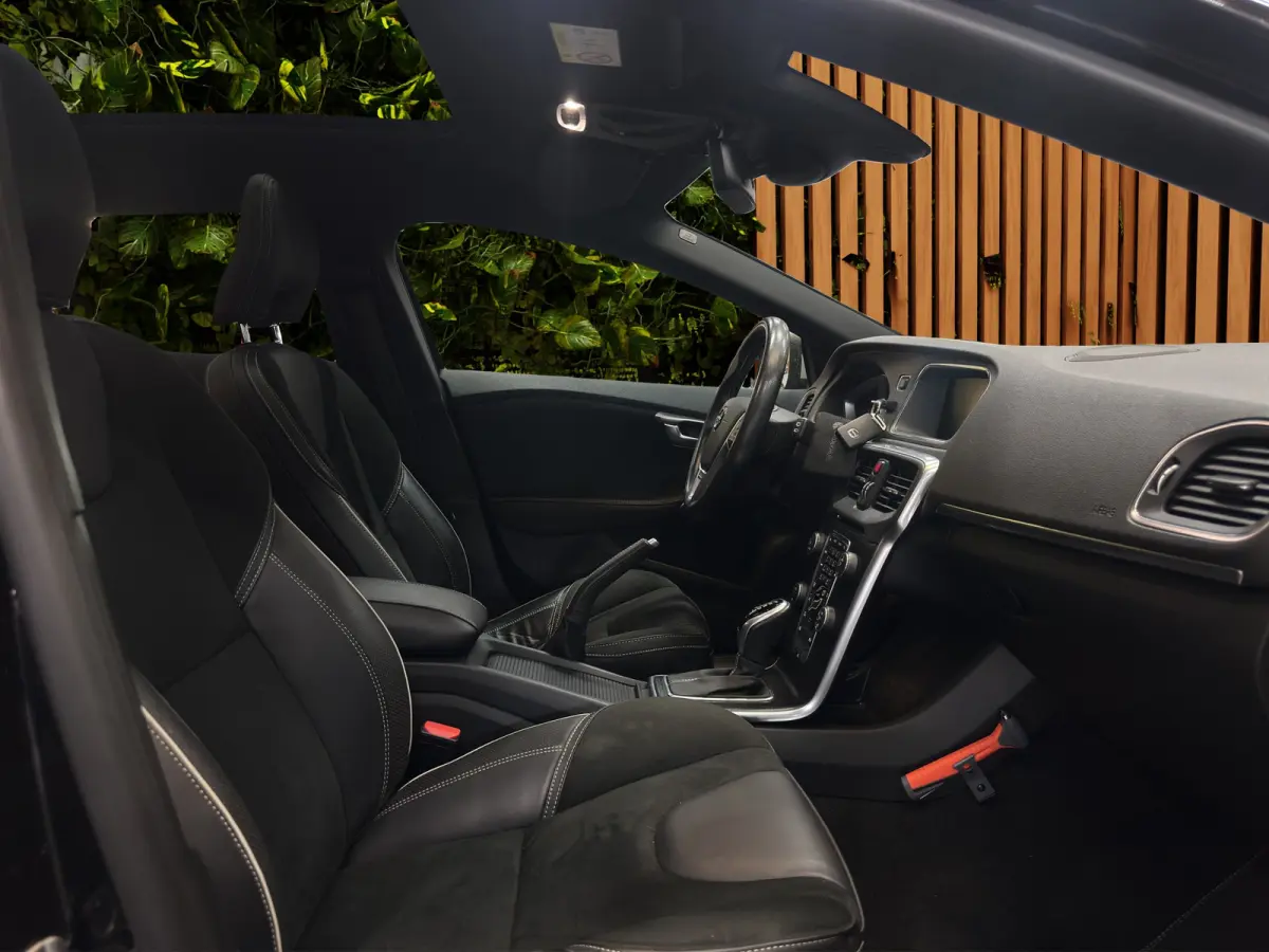 1.5 T3 Polar+ Sport | Panoramadak | Stoelverwarming | R-Design|