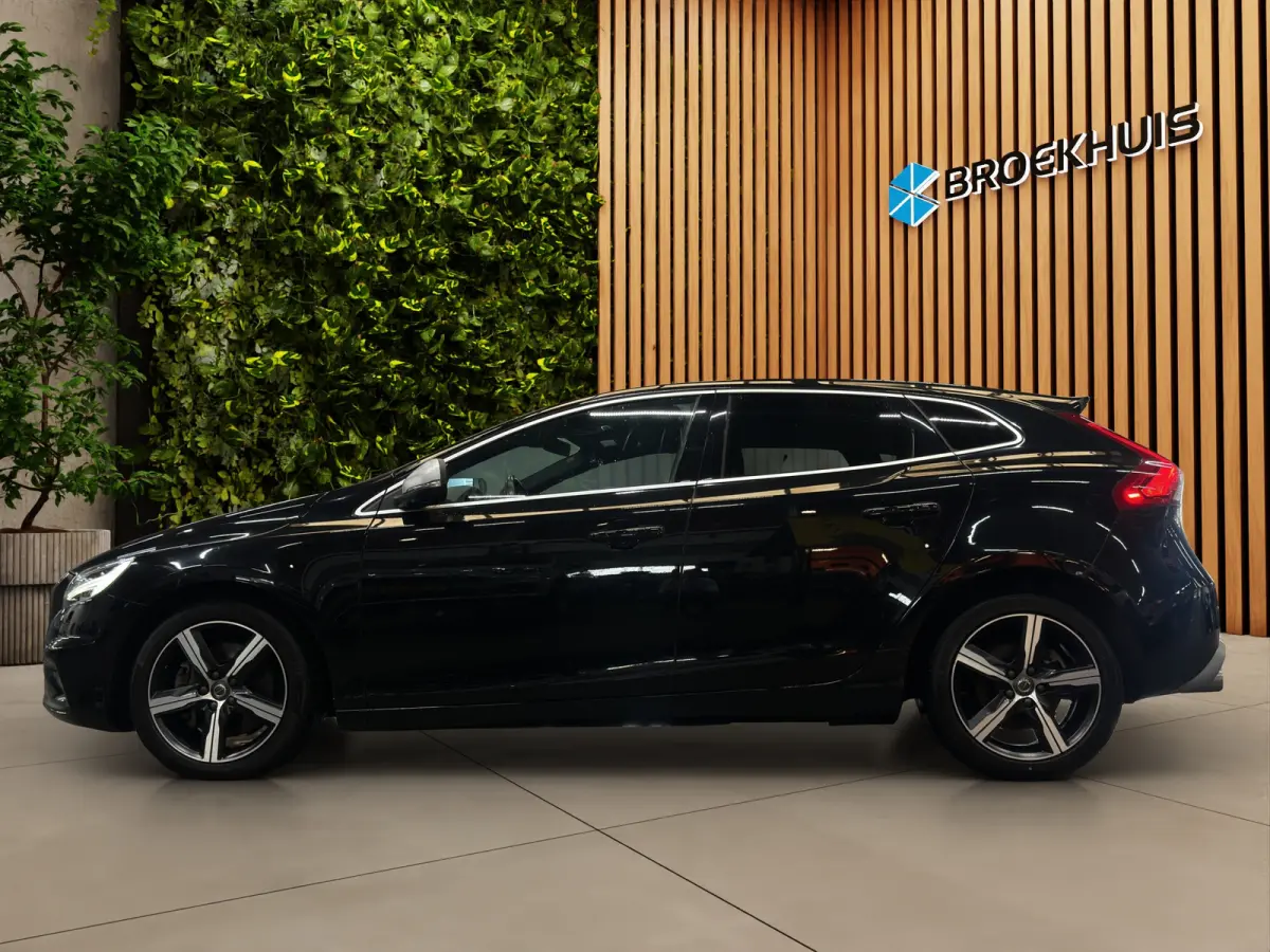 1.5 T3 Polar+ Sport | Panoramadak | Stoelverwarming | R-Design|