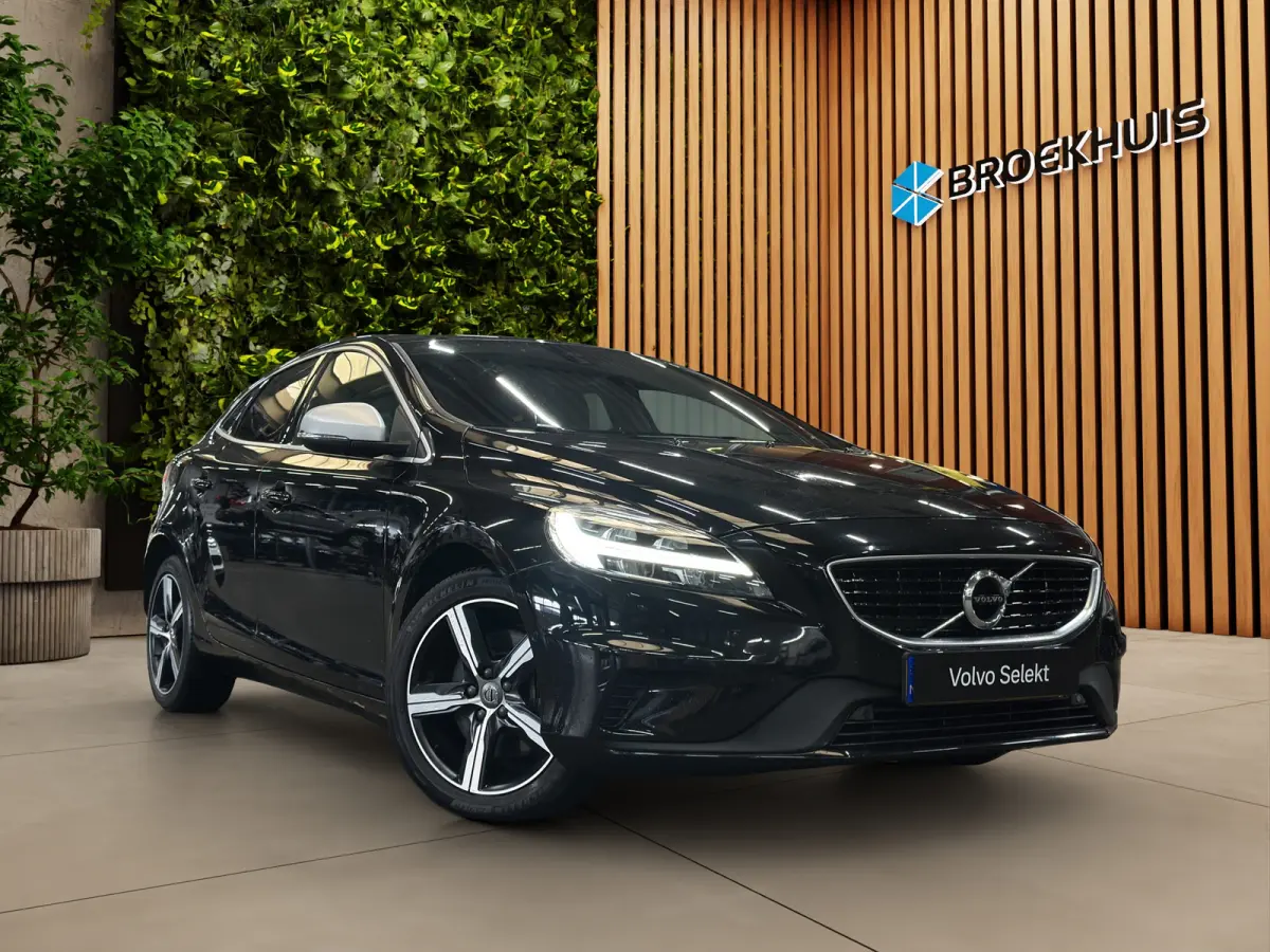 1.5 T3 Polar+ Sport | Panoramadak | Stoelverwarming | R-Design|