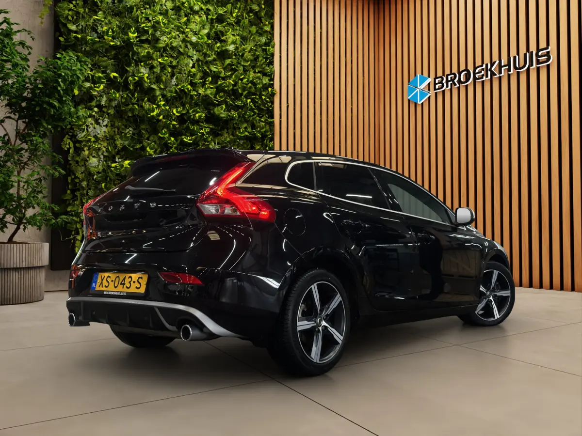 1.5 T3 Polar+ Sport | Panoramadak | Stoelverwarming | R-Design|