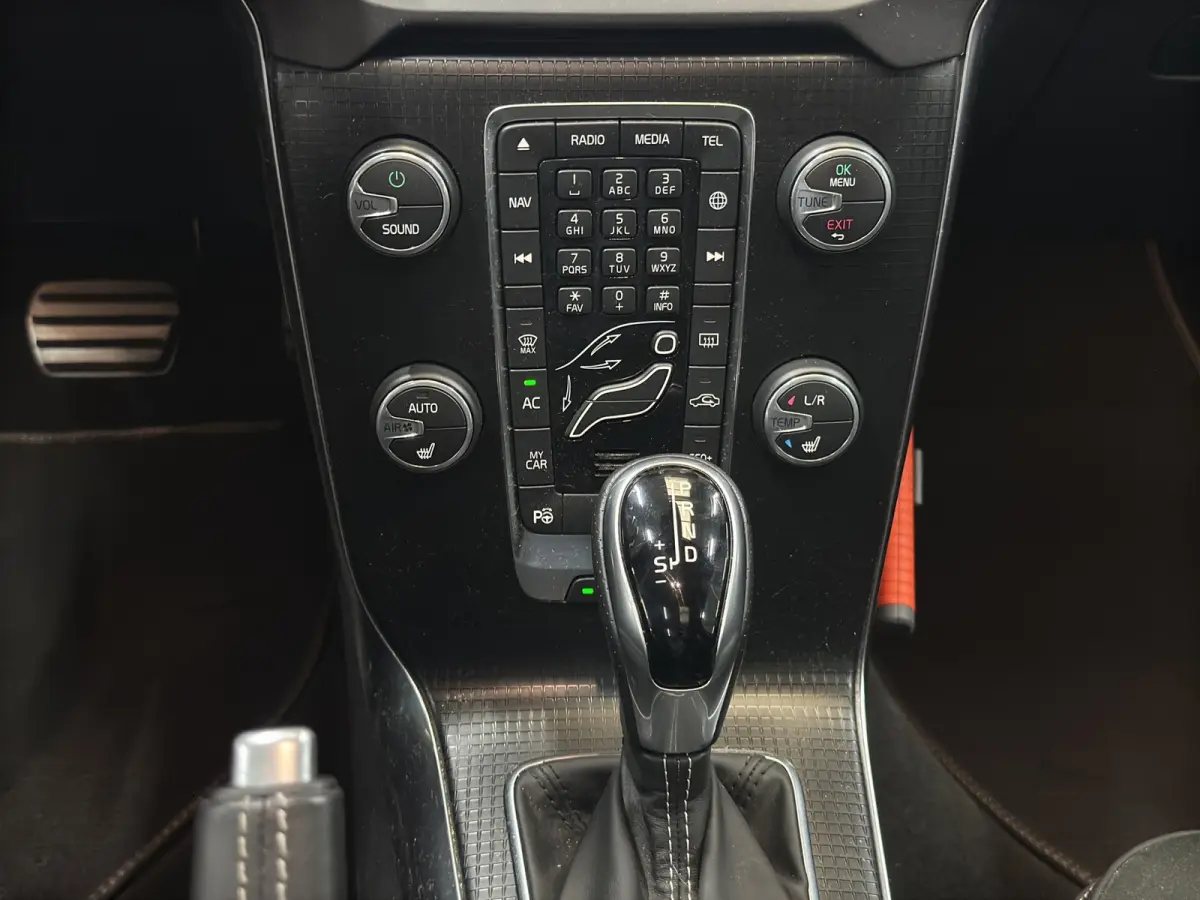1.5 T3 Polar+ Sport | Panoramadak | Stoelverwarming | R-Design|