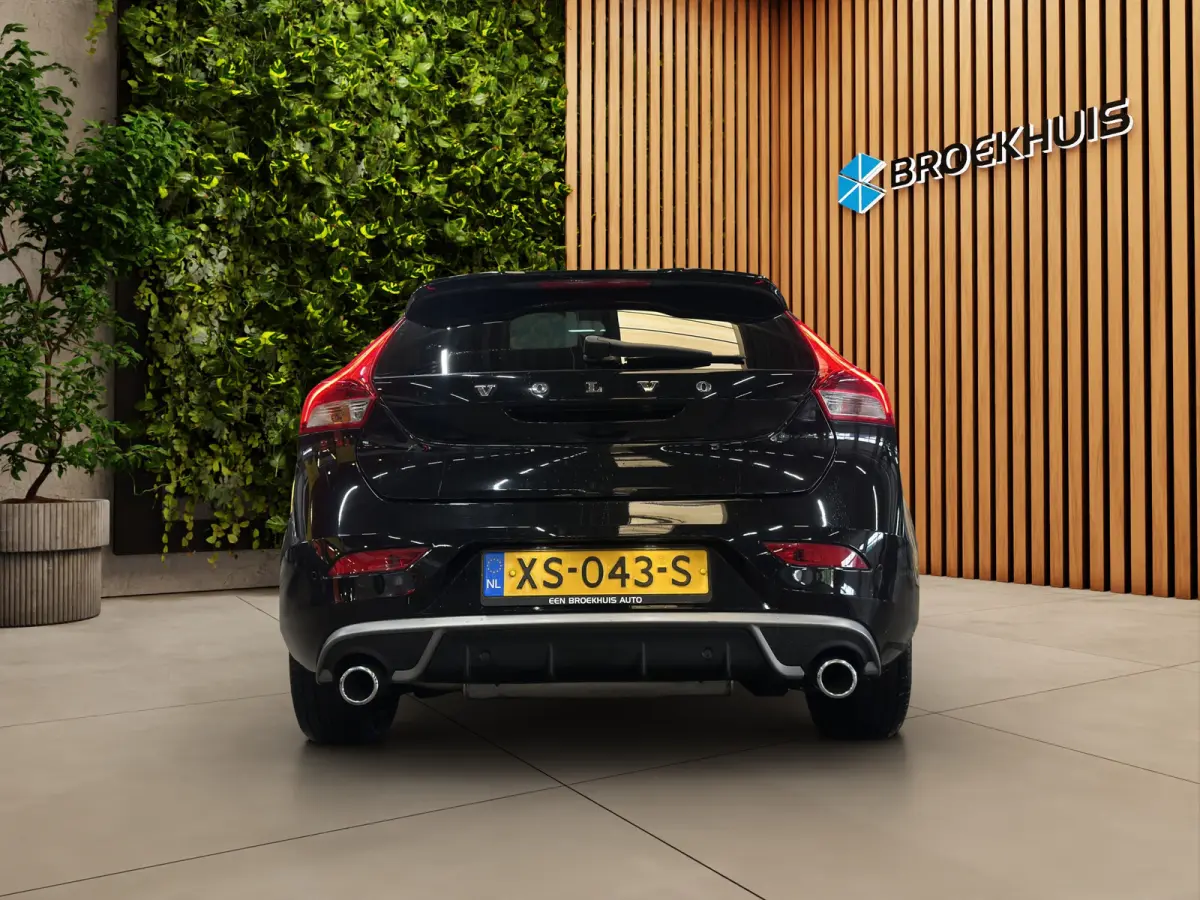1.5 T3 Polar+ Sport | Panoramadak | Stoelverwarming | R-Design|