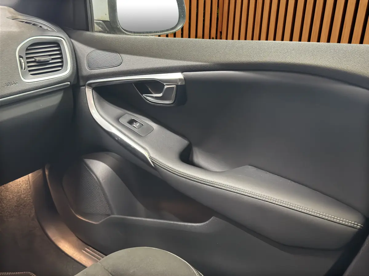 1.5 T3 Polar+ Sport | Panoramadak | Stoelverwarming | R-Design|