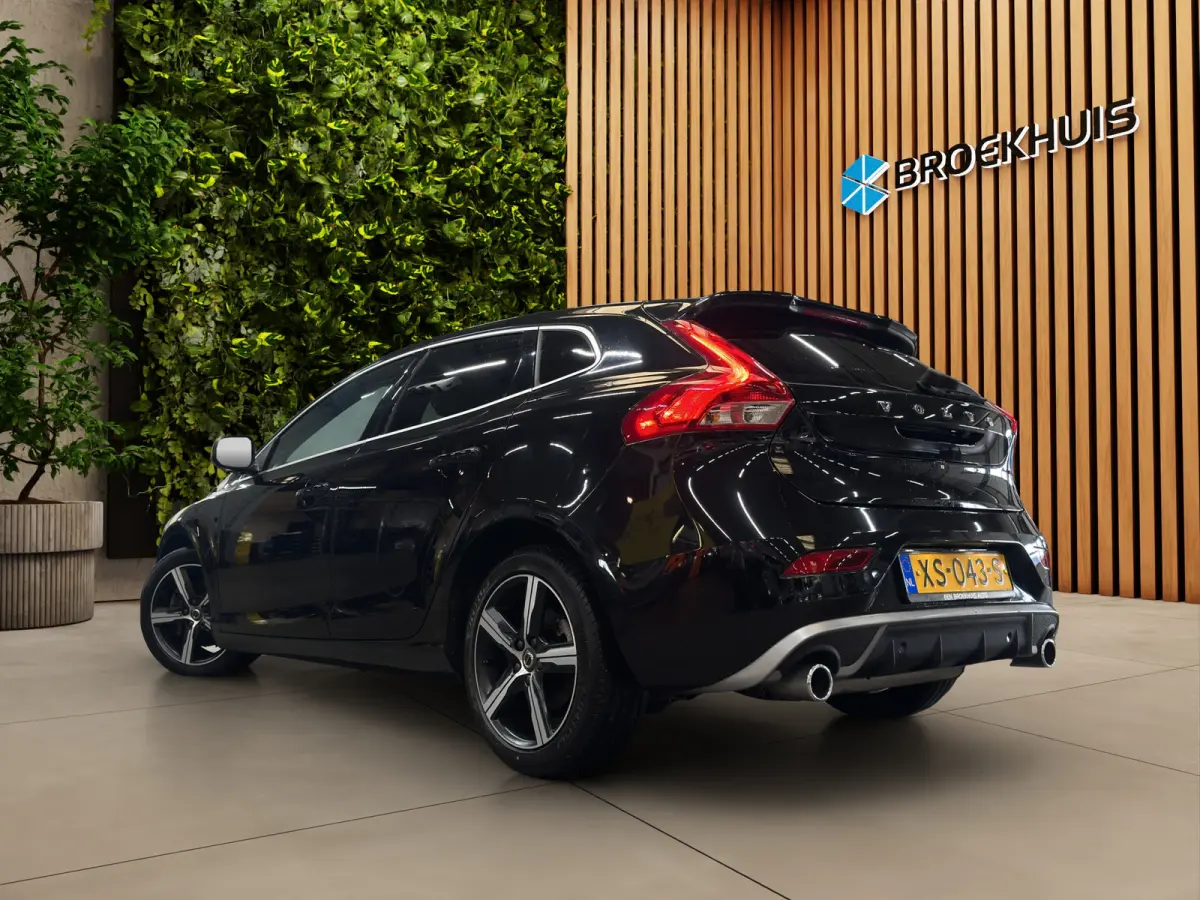 1.5 T3 Polar+ Sport | Panoramadak | Stoelverwarming | R-Design|