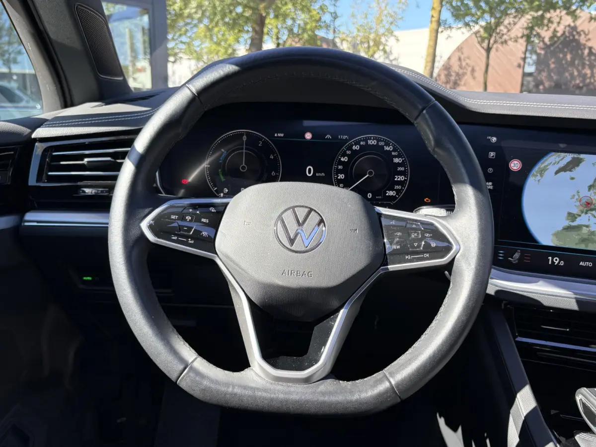 3.0 TSI Elegance VAN: 56.900,- VOOR: 52.877,- UW HERFSTVOORDEEL: 4.023,- EURO | LUCHTVERING| ELEK. TREKHAAK| LEDER| PANO | STOELVENTILATIE + MASSAGE| ACHTERBANK VERWARMD| MEMORY STOEL| 360 C