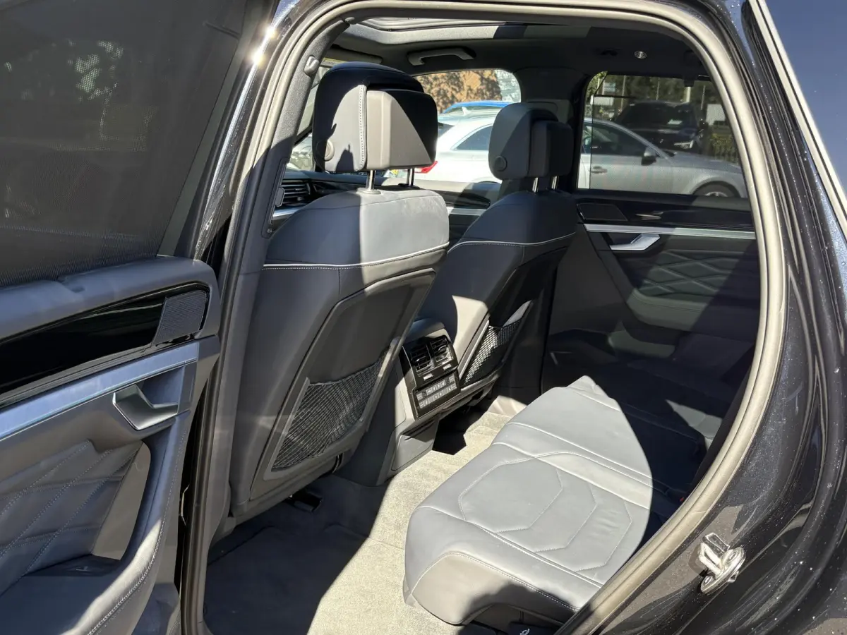 3.0 TSI Elegance VAN: 56.900,- VOOR: 52.877,- UW HERFSTVOORDEEL: 4.023,- EURO | LUCHTVERING| ELEK. TREKHAAK| LEDER| PANO | STOELVENTILATIE + MASSAGE| ACHTERBANK VERWARMD| MEMORY STOEL| 360 C