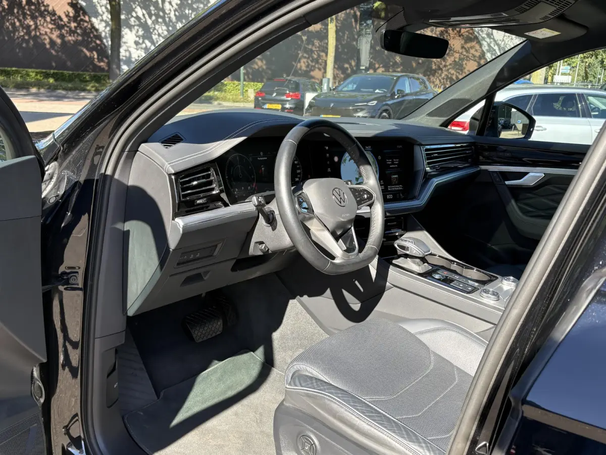 3.0 TSI Elegance VAN: 56.900,- VOOR: 52.877,- UW HERFSTVOORDEEL: 4.023,- EURO | LUCHTVERING| ELEK. TREKHAAK| LEDER| PANO | STOELVENTILATIE + MASSAGE| ACHTERBANK VERWARMD| MEMORY STOEL| 360 C