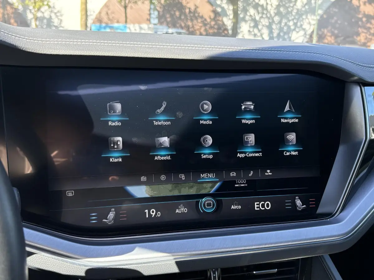 3.0 TSI Elegance VAN: 56.900,- VOOR: 52.877,- UW HERFSTVOORDEEL: 4.023,- EURO | LUCHTVERING| ELEK. TREKHAAK| LEDER| PANO | STOELVENTILATIE + MASSAGE| ACHTERBANK VERWARMD| MEMORY STOEL| 360 C