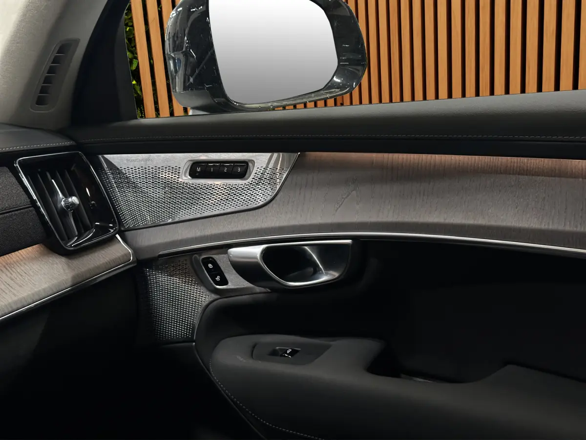 2.0 T8 Plug-in hybrid AWD Ultra Dark Pano | Stoelmassage | Luchtvering | Head-up|
