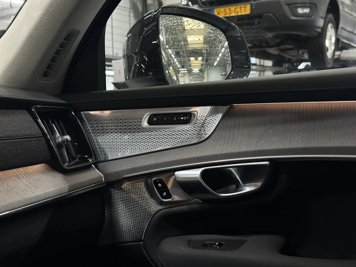 2.0 T8 Plug-in hybrid AWD Ultra Dark Pano | Stoelmassage | Luchtvering | Head-up|