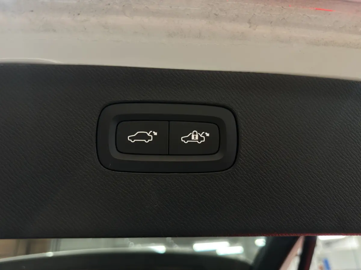 2.0 T8 Plug-in hybrid AWD Ultra Dark Pano | Stoelmassage | Luchtvering | Head-up|