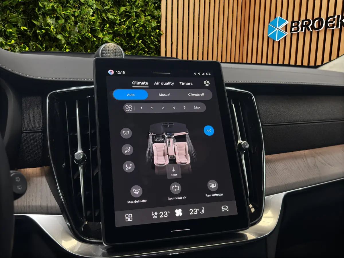 2.0 T8 Plug-in hybrid AWD Ultra Dark Pano | Stoelmassage | Luchtvering | Head-up|
