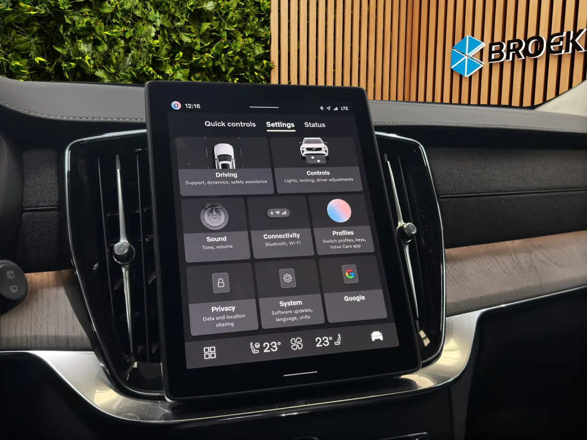 2.0 T8 Plug-in hybrid AWD Ultra Dark Pano | Stoelmassage | Luchtvering | Head-up|